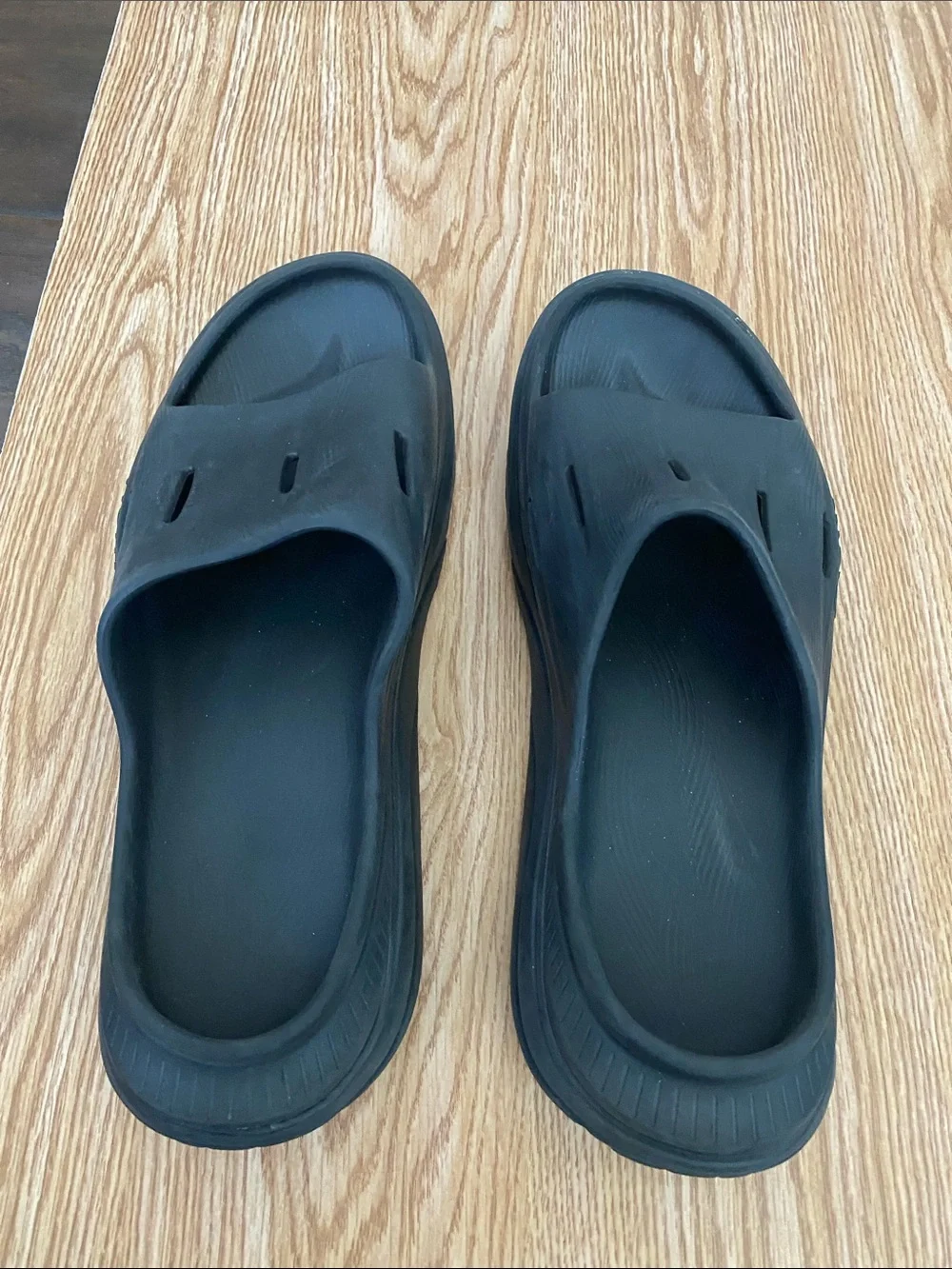 Hoka rubber sandals men’s size 11 fits like 10